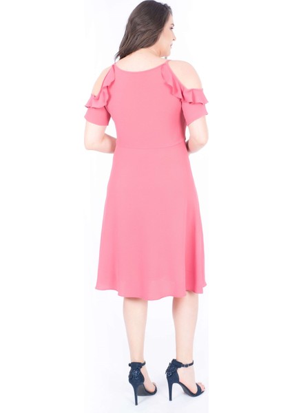 Yaka Çerçeveli Kolları Volanlı Elbise