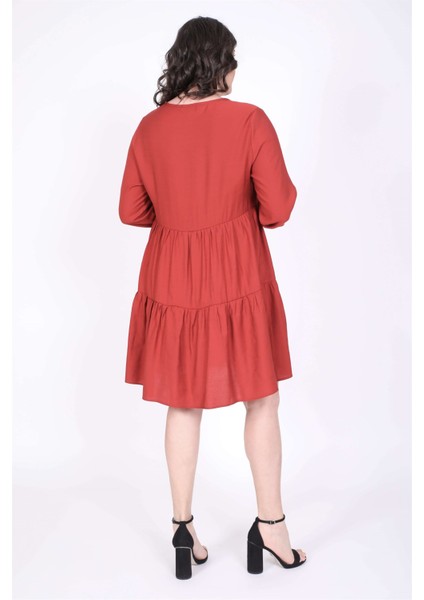 V Yaka Katlı Elbise