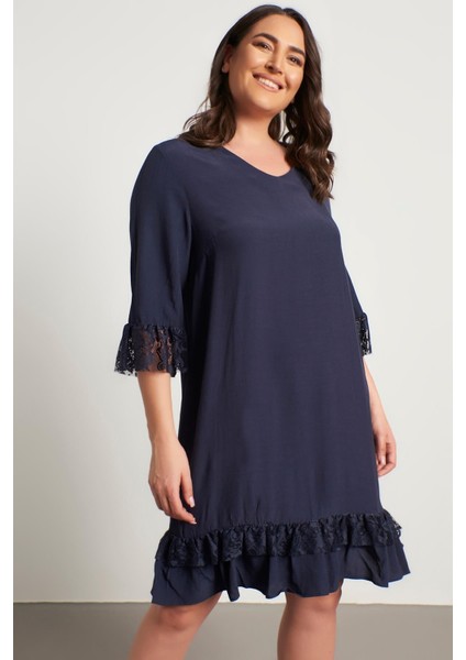 Dantel Detaylı V Yaka Elbise fiyatları