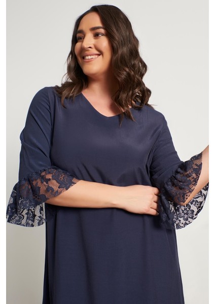 Dantel Detaylı V Yaka Elbise fırsatları