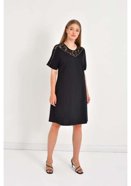 Omuzları Dantel ve Şerit Detaylı Elbise