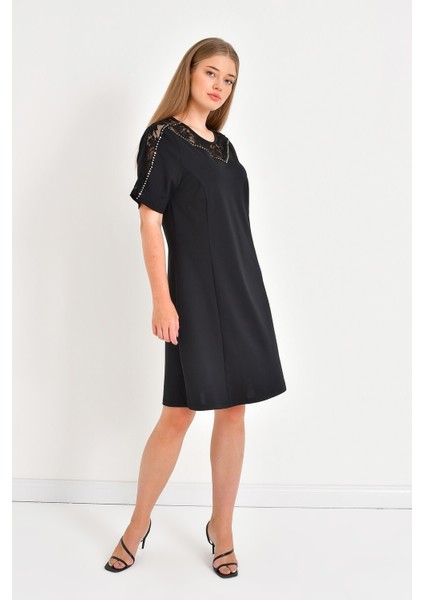 Omuzları Dantel ve Şerit Detaylı Elbise fırsatları