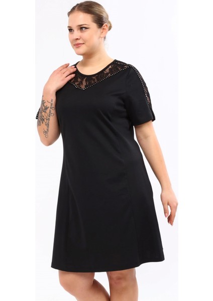 Omuzları Dantel ve Şerit Detaylı Elbise