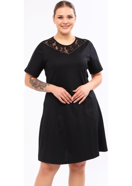 Omuzları Dantel ve Şerit Detaylı Elbise