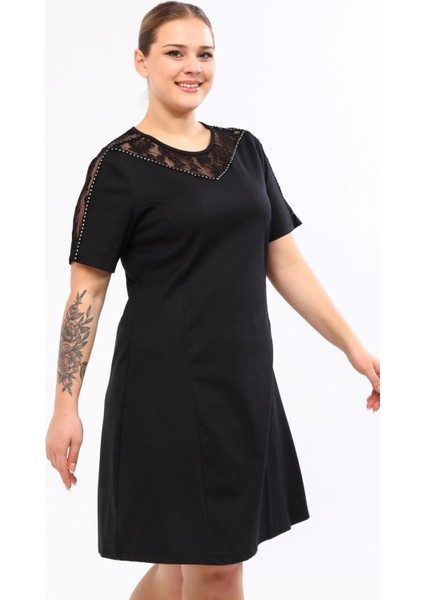 Omuzları Dantel ve Şerit Detaylı Elbise