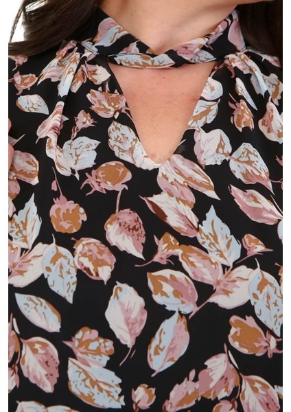 Yaka Detaylı Gipeli Şifon Elbise