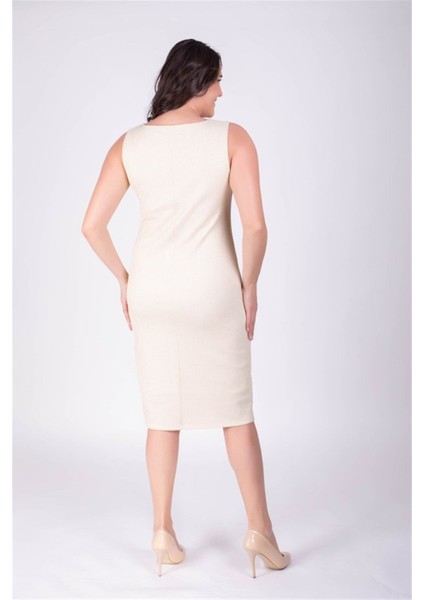 Kolsuz Vucuda Oturan Simli Elbise