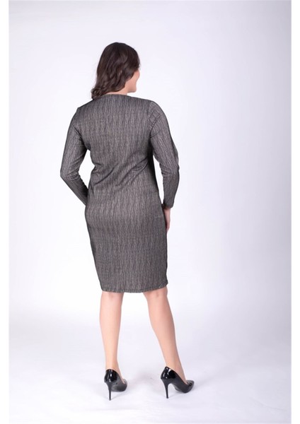 Vücuda Oturan Simli Elbise