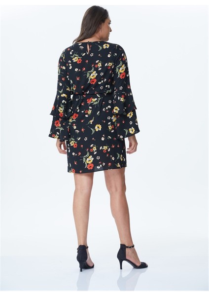 Kolları Volanlı Çiçekli Elbise indirimleri