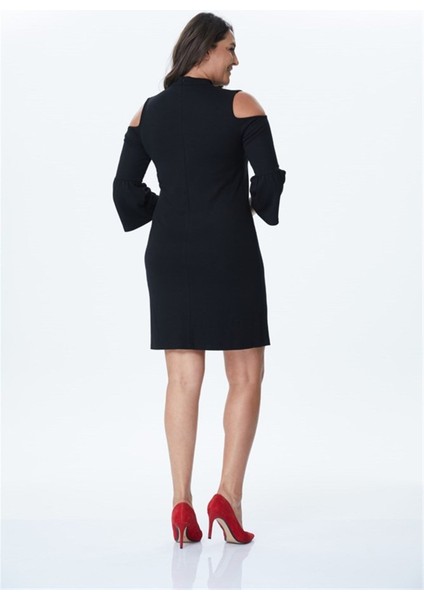 Kol Ve Yaka Çerçeveli Elbise