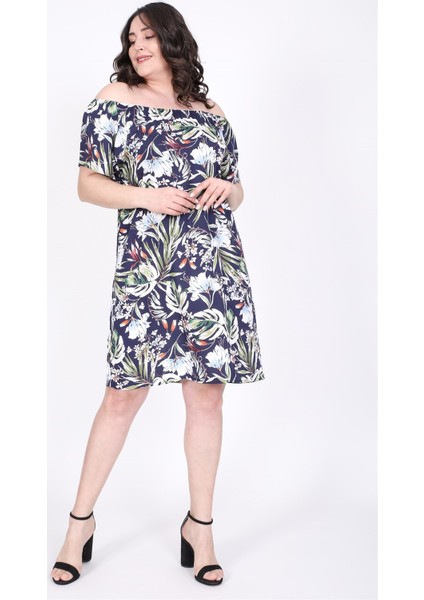 Düşük Omuzlu Büzgü Detaylı Elbise