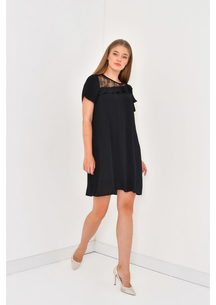 Dantel Ve Fırfır Detaylı Elbise