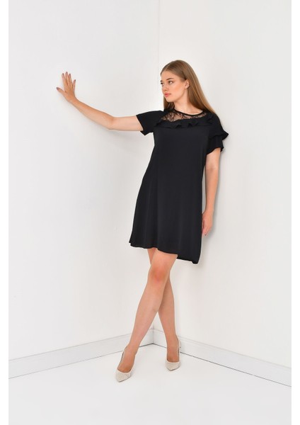 Dantel Ve Fırfır Detaylı Elbise