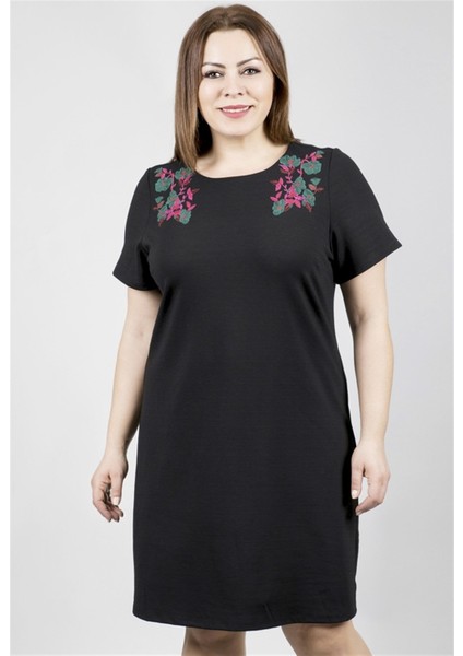 Kısa Kollu Nakışlı Punto Elbise indirimleri