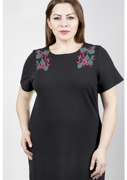 Kısa Kollu Nakışlı Punto Elbise