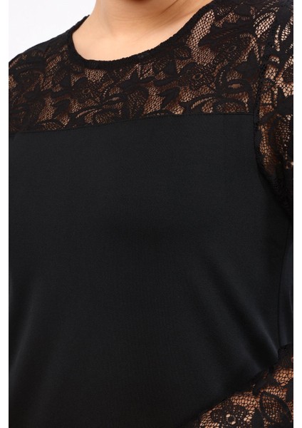 Omuzu ve Kolları Dantelli Elbise