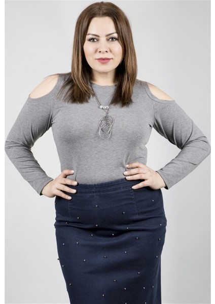 Omuzları Açık Kolyeli Uzun Kol Tişört fırsatları