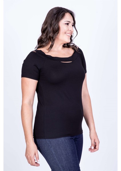 Yırtmaçlı Karmen Yaka Tişört indirimleri