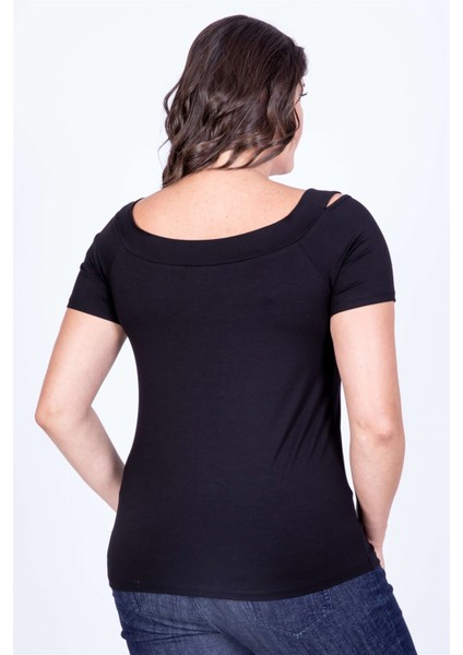 Yırtmaçlı Karmen Yaka Tişört