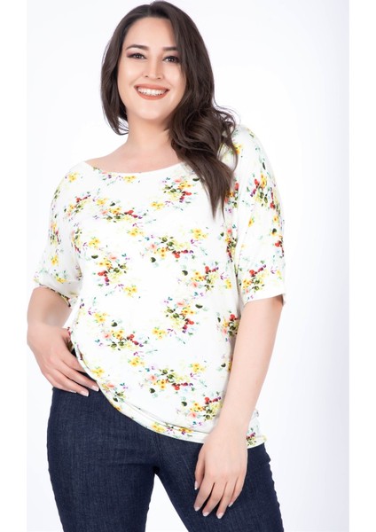 Karmen Yaka Çiçekli Tişört