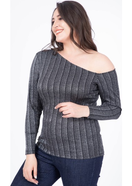 Asimetrik Yaka Simli Tişört fiyatları