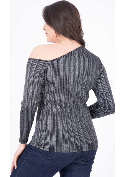 Asimetrik Yaka Simli Tişört modelleri