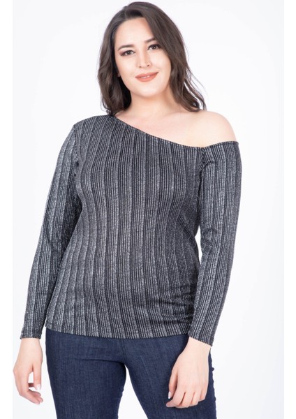 Asimetrik Yaka Simli Tişört fırsatları