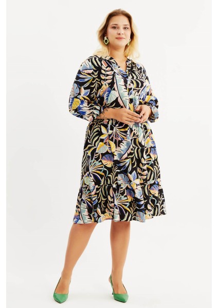 V Yaka Fırfırlı Elbise