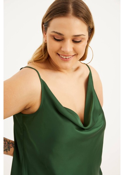 Saten Degaje Yaka İp Askılı Bluz