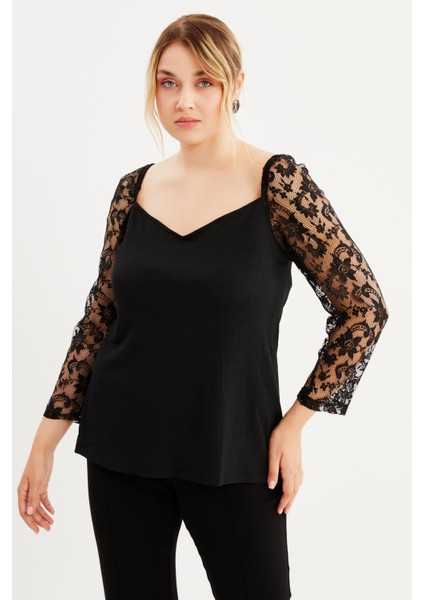 Kare Yaka Kolları Dantelli Bluz