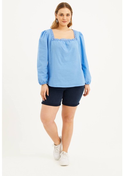 Kare Yaka Nakışlı Bluz fırsatları