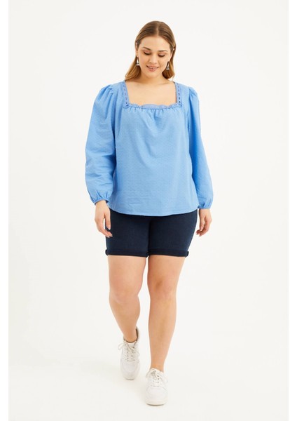 Kare Yaka Nakışlı Bluz indirimleri