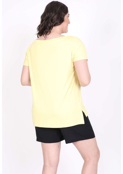 Karmen Yakalı Tişört