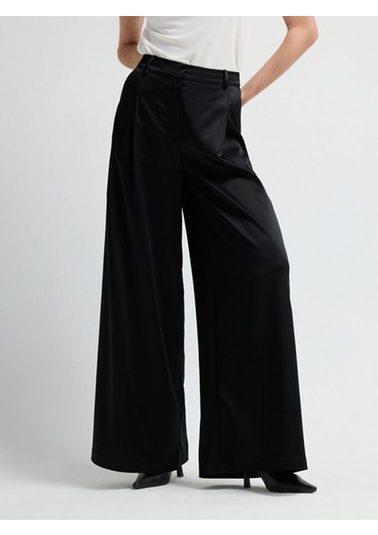Pileli Geniş Paça Pantolon Siyah 15345743000 modelleri