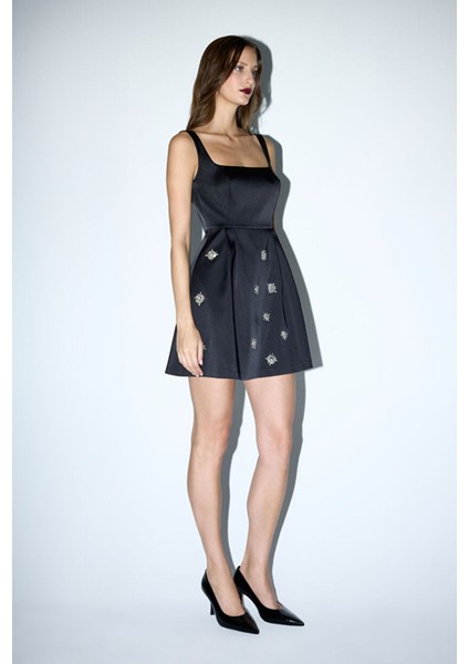 Işlemeli Mini Tafta Elbise Siyah 12446034000 fırsatları