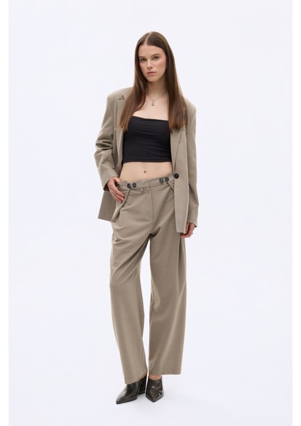 Düğme Detaylı Pileli Yüksek Bel Kumaş Pantolon Vizon