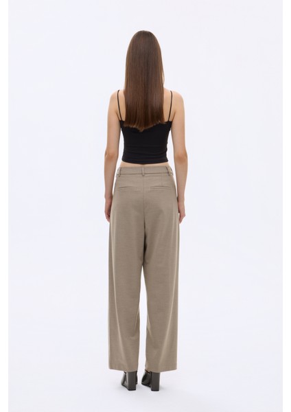 Düğme Detaylı Pileli Yüksek Bel Kumaş Pantolon Vizon