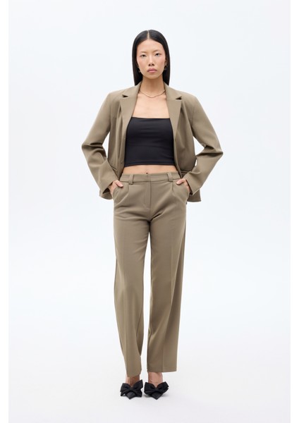 Pile Detaylı Normal Bel Havuç Pantolon Haki fiyatları
