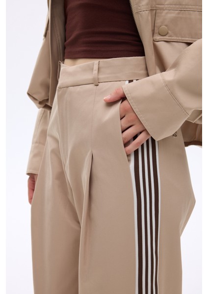 Şerit Detaylı Pileli Yüksek Bel Bol Paça Pantolon Bej