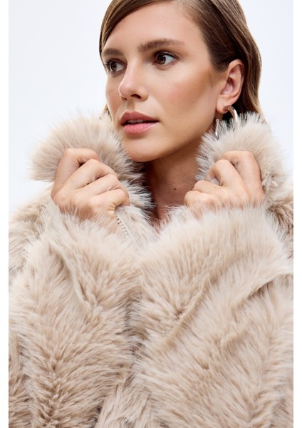 Fermuarlı Kısa Kürk Ceket Bej fiyatları