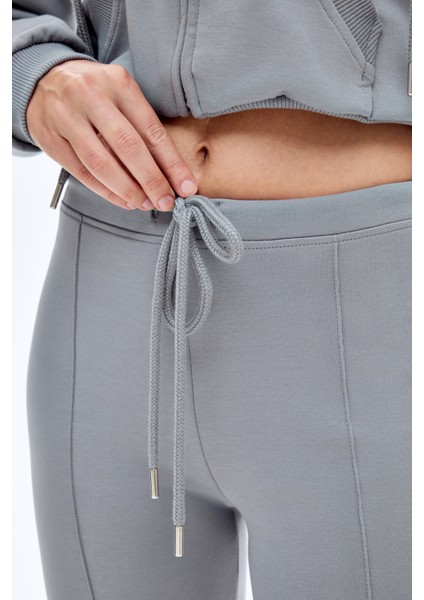 Beli Bağcıklı Dikiş Detaylı Ispanyol Paça Pantolon Gri fırsatları