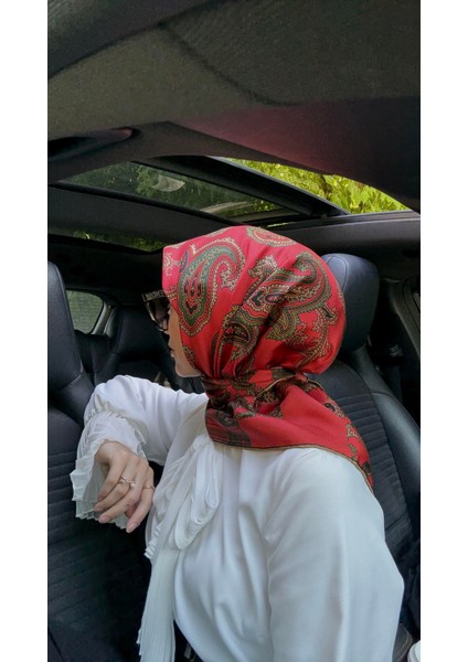 Şifon Pilise Fular Yaka Bluz Beyaz