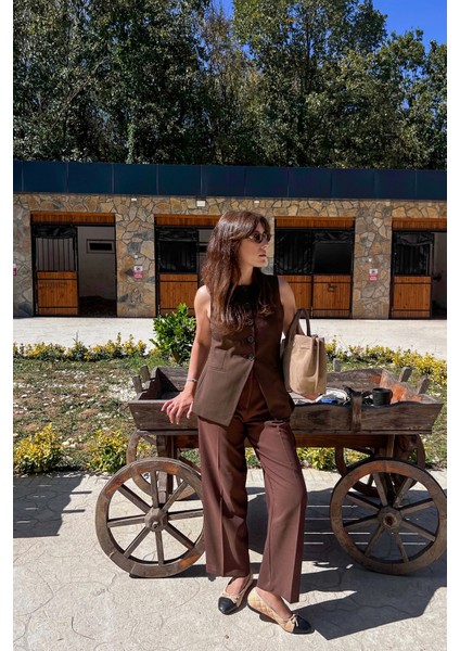 Ön Yırtmaç Detaylı Yuvarlak Yaka Düğmeli Yelek Ceket Kahverengi fiyatları