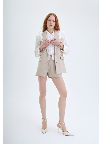 Bel Detaylı Pileli Mini Şort Bej