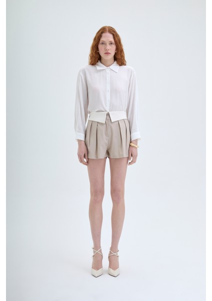 Bel Detaylı Pileli Mini Şort Bej