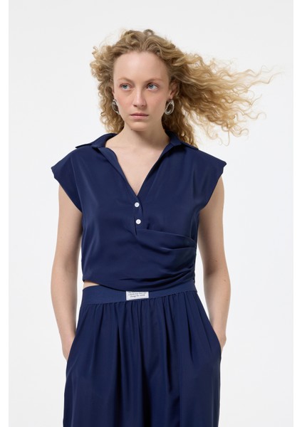 Kruvaze Detaylı Düğmeli Kolsuz Bluz Lacivert