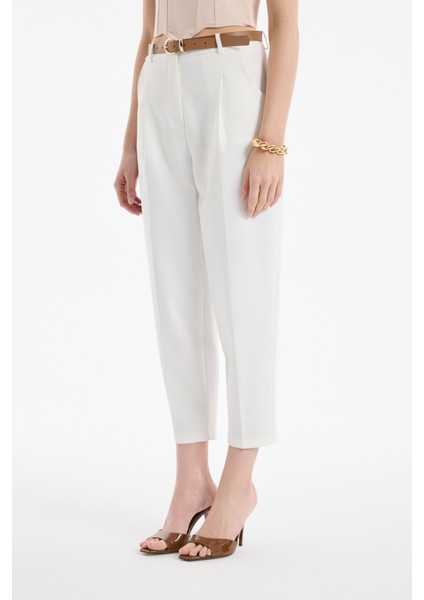 Kemer Aksesuarlı Pensli Pantolon Ekru
