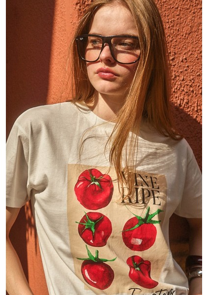 Domates Baskılı Kısa Kol Tişört Ekru fırsatları