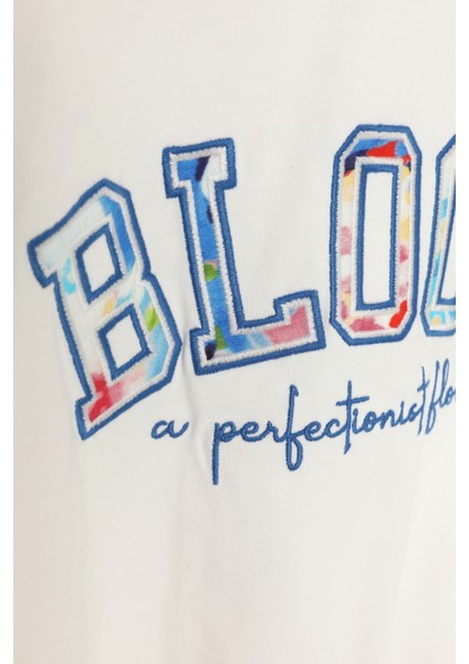 Nakış Yazılı Çiçek Desenli Crop Tişört Ekru