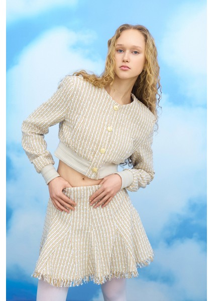 Gold Düğmeli Kırçıl Kısa Ceket Bej